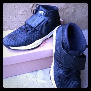 Nike Shoes - Nike lightweight Nike Shoes - Nike lightweight